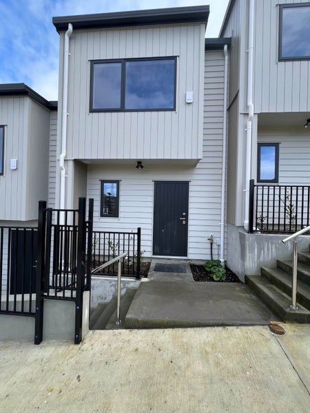 2/16 Reynella Drive, Massey, Auckland - Carousel 2