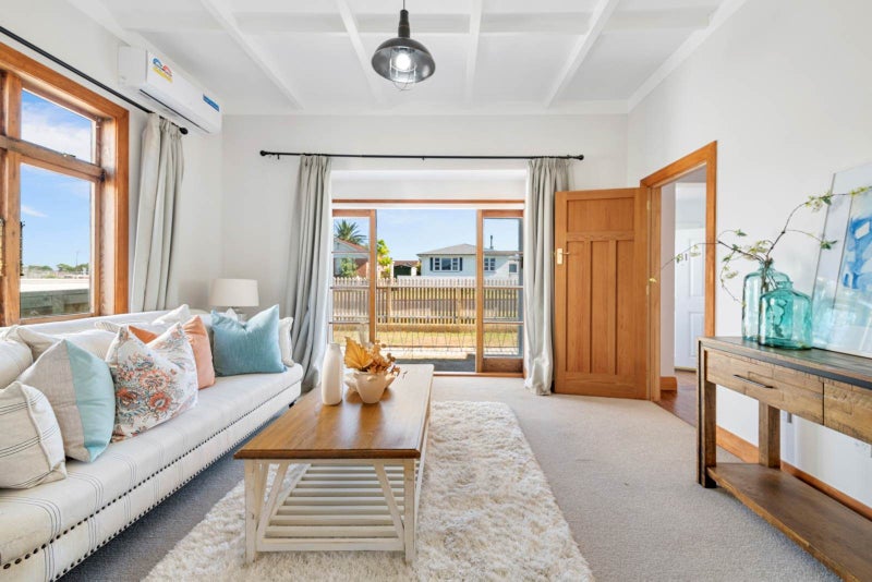 31 Roberts Avenue, Bayswater, Auckland - Carousel 1