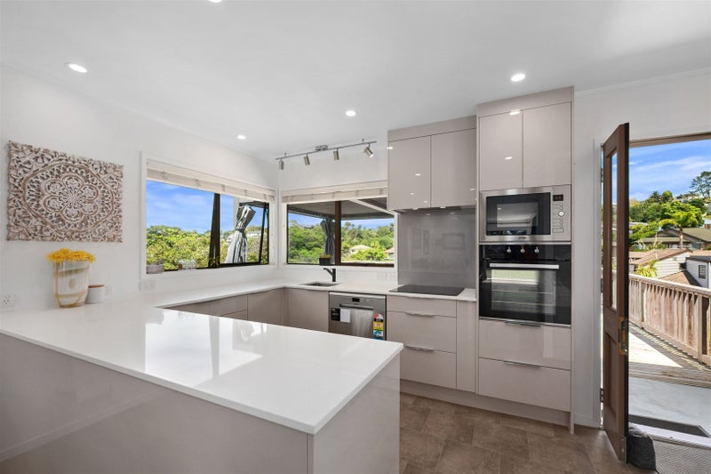 24 Deverell Place, Northcross, Auckland - Carousel 2