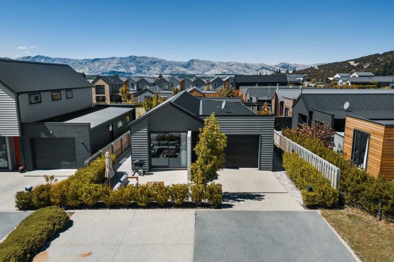 4 Matakanui Lane, Wanaka - Carousel 1