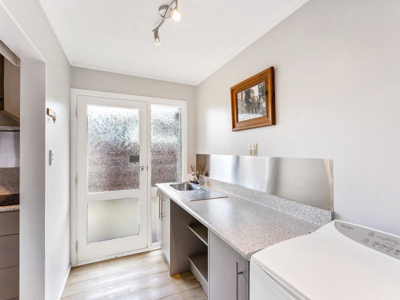 141 California Drive, Totara Park, Upper Hutt - Carousel 26