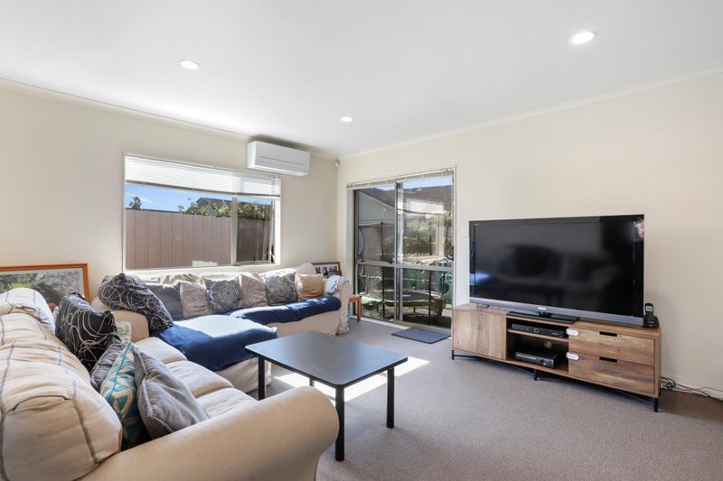 28/1 Piriti Drive, Te Atatu Peninsula, Auckland - Carousel 2