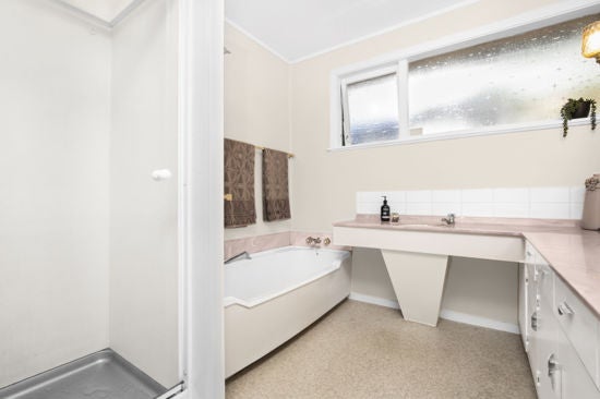 8 Mccall Place, Opaheke, Papakura - Carousel 13