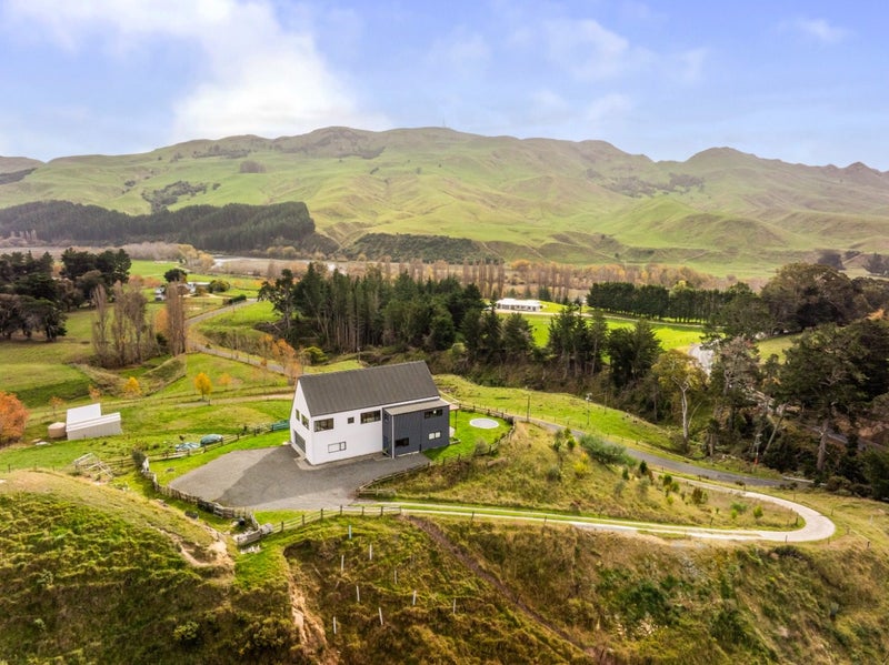 21 Rochfort Road, Kahuranaki, Havelock North - Carousel 2