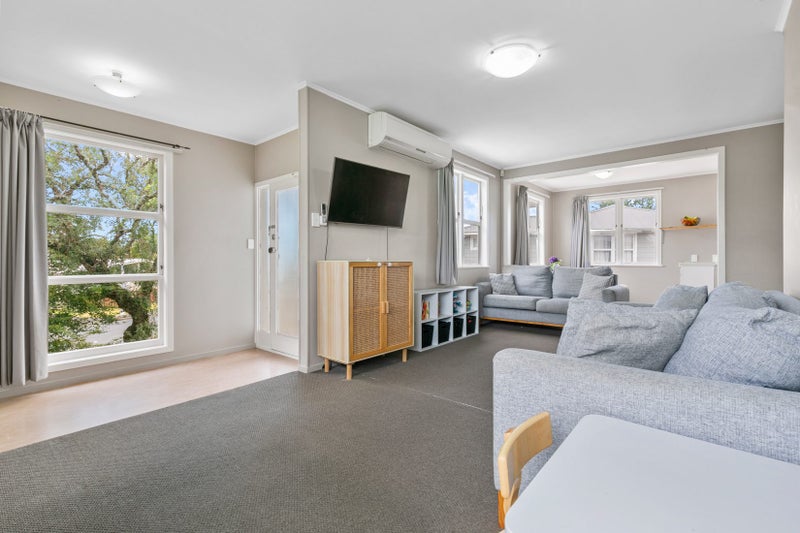 14 Riverpark Crescent, Henderson, Auckland - Carousel 2