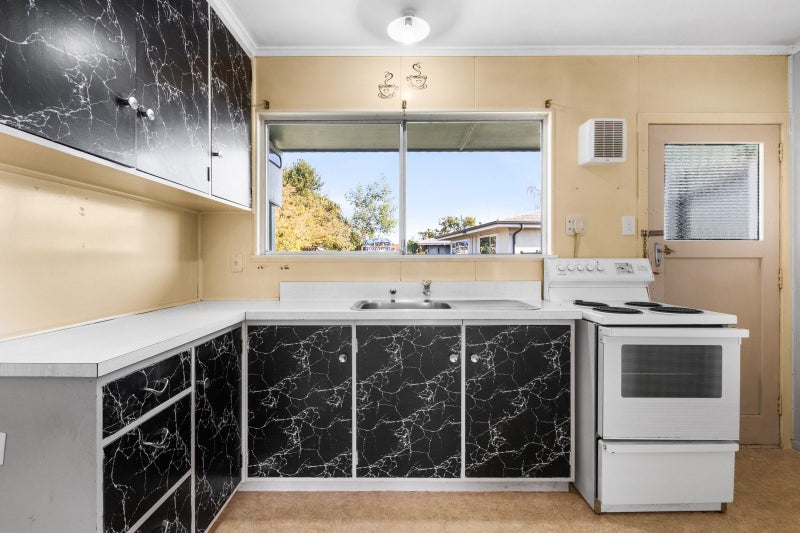 9A Armour Place, Onekawa, Napier - Carousel 2