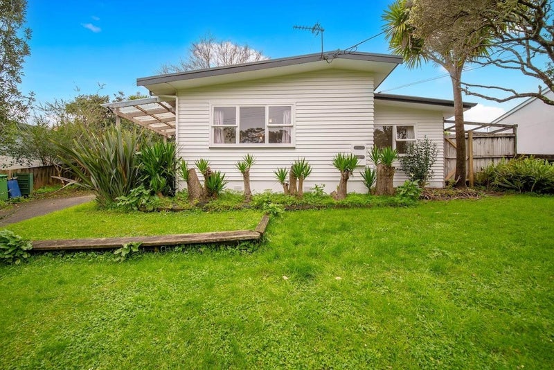 69 Rangeview Road, Sunnyvale, Auckland - Carousel 1