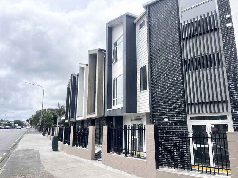 880 Manukau Road, Royal Oak, Auckland - Carousel 1