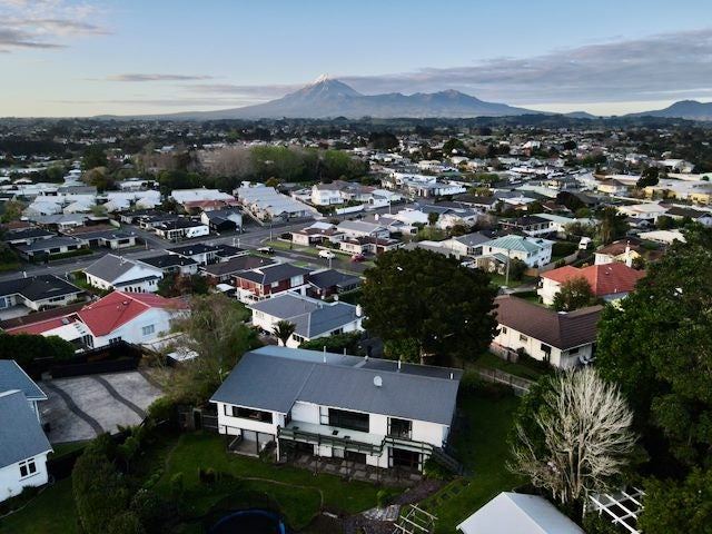 6B Price Street, Westown, New Plymouth - Carousel 25