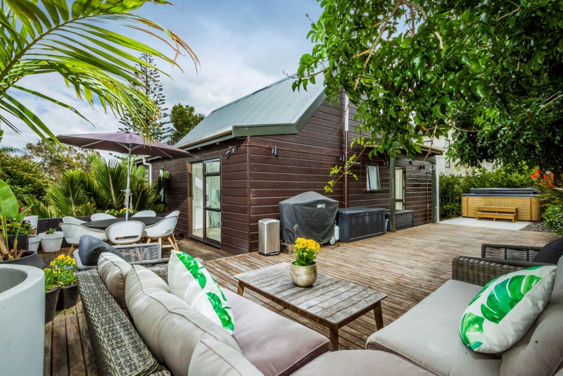 2/20 Selwyn Crescent, Forrest Hill, Auckland - Carousel 1