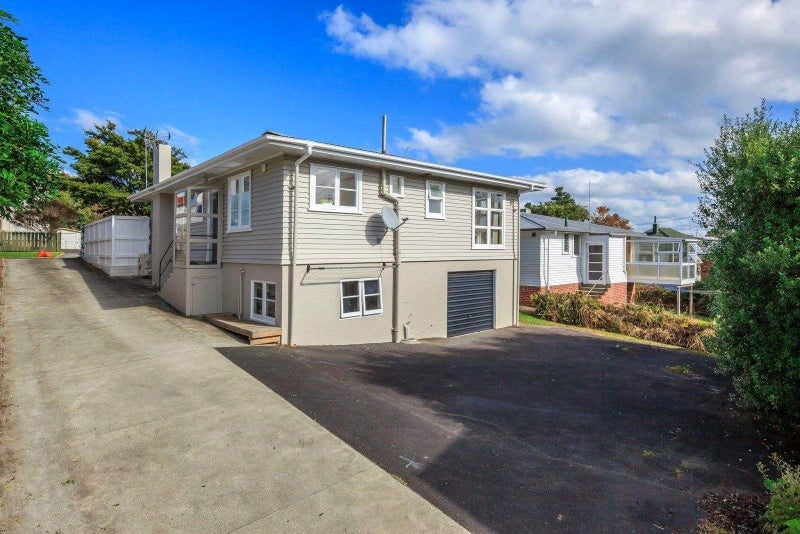 8 Montgomery Avenue, Belmont, Auckland - Carousel 15