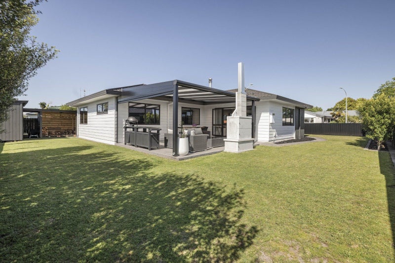 61 Kane Road, Papamoa Beach, Papamoa - Carousel 1