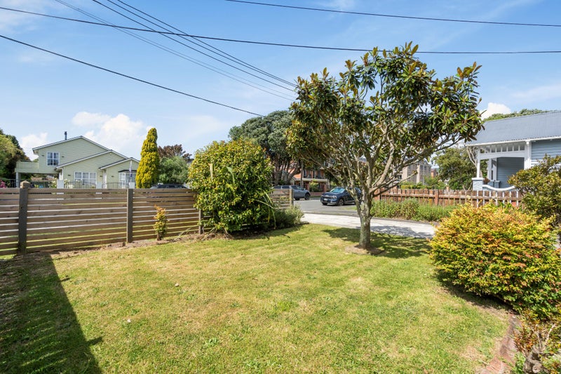 18 North Street, Petone, Lower Hutt - Carousel 12