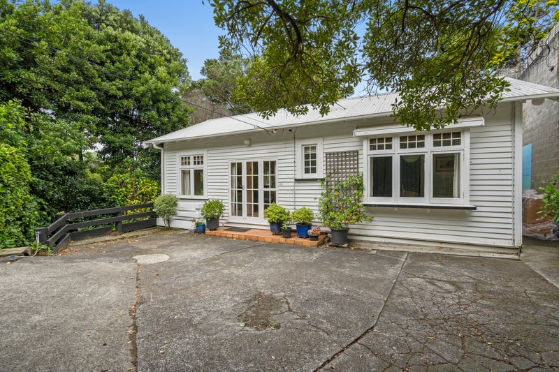 40 Nottingham Street, Karori, Wellington - Carousel 1