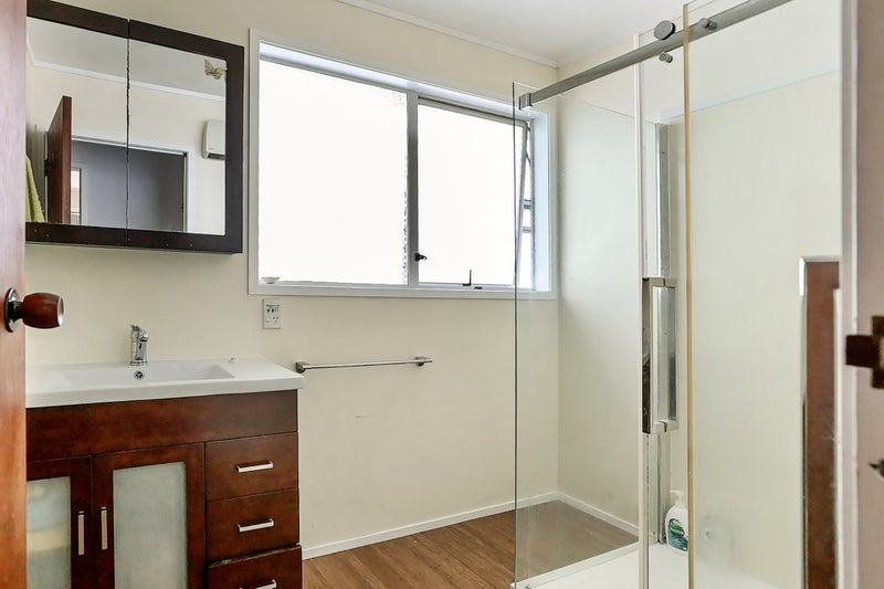 7 Ballial Place, West Harbour, Auckland - Carousel 9