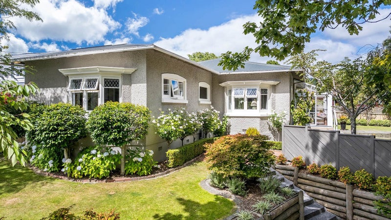 30 Gloucester Street, Silverstream, Upper Hutt - Carousel 1