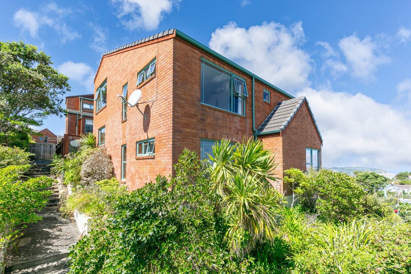 4/9 ARAWA RD, HATAITAI, WELLINGTON - Carousel 1