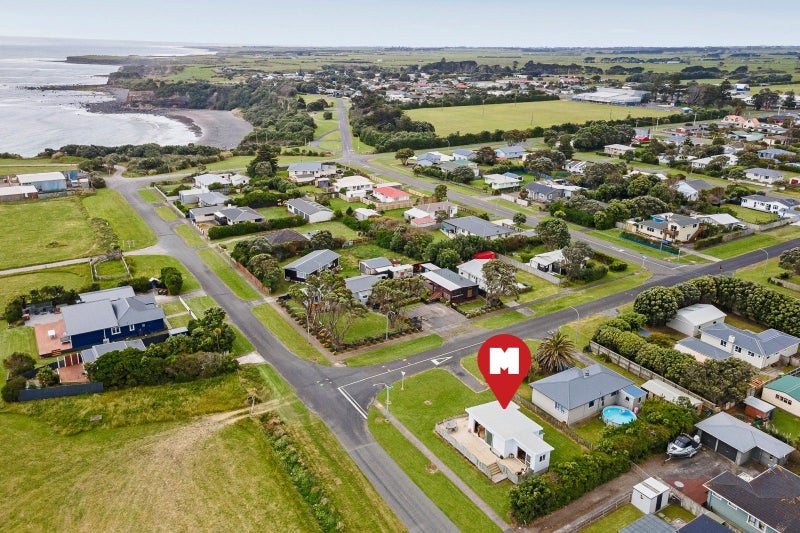 11 Hector Place, Opunake - Carousel 25