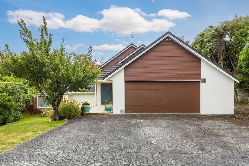 31 Shackle Lane, Whitby, Porirua - Carousel 1