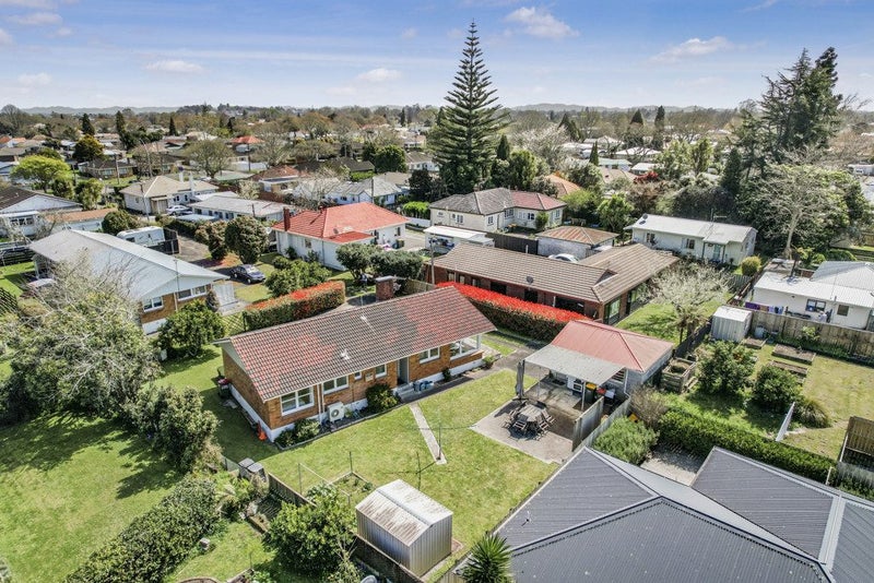 12 Galloway Street, Hamilton East, Hamilton - Carousel 19