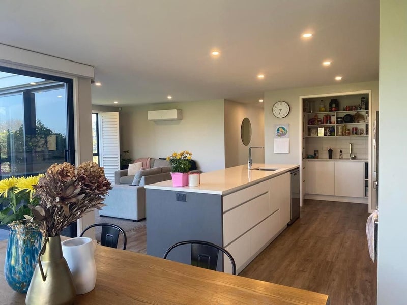 50A Philomel Crescent, Bayswater, Auckland - Carousel 2