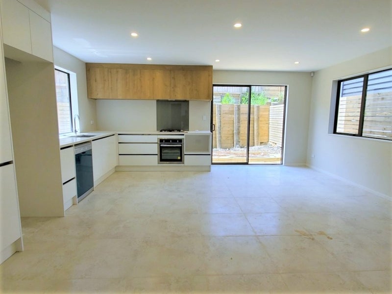 16B Kaimai Avenue, Massey, Auckland - Carousel 2