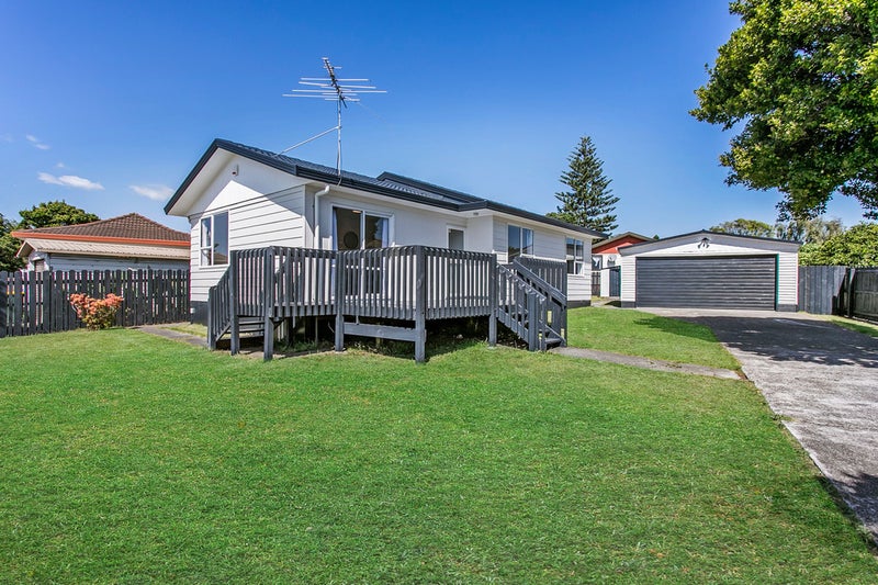 16 Etherton Drive, Weymouth, Auckland - Carousel 1