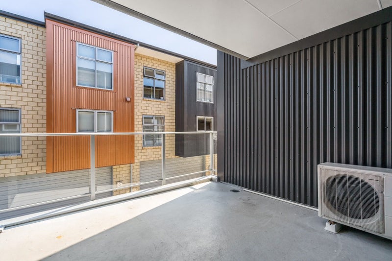 10/7 Vialou Street, Hamilton Central, Hamilton - Carousel 10