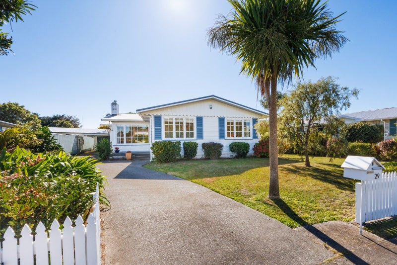 29 Buick Crescent, Awapuni, Palmerston North - Carousel 1