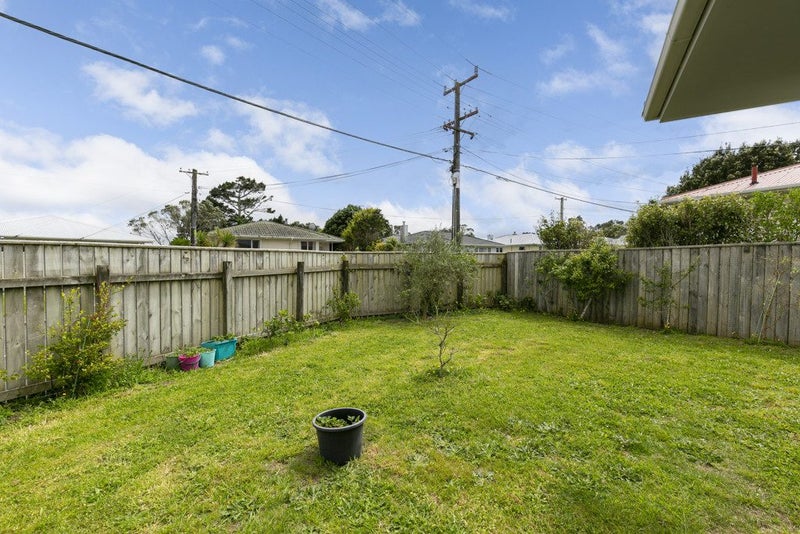 2 Kenmore Street, Newlands, Wellington - Carousel 12