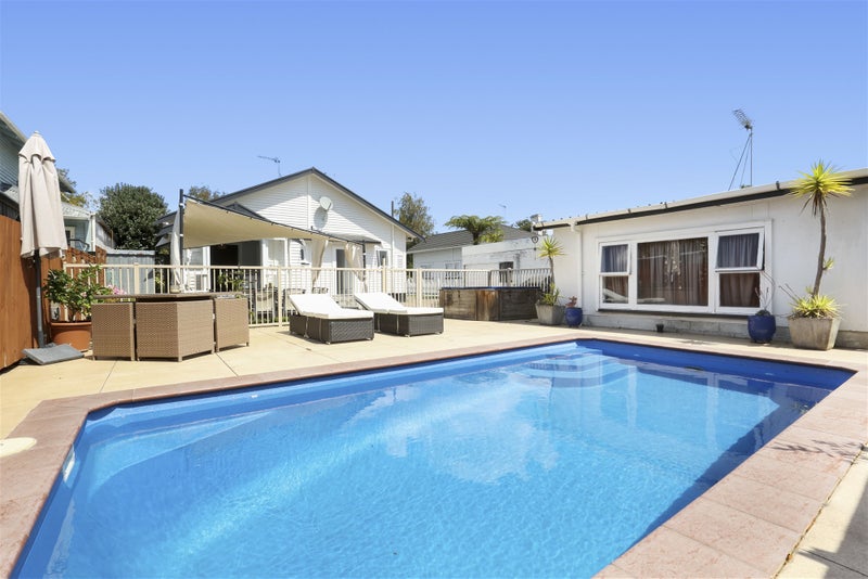 93 Te Aroha Street, Hamilton East, Hamilton - Carousel 1