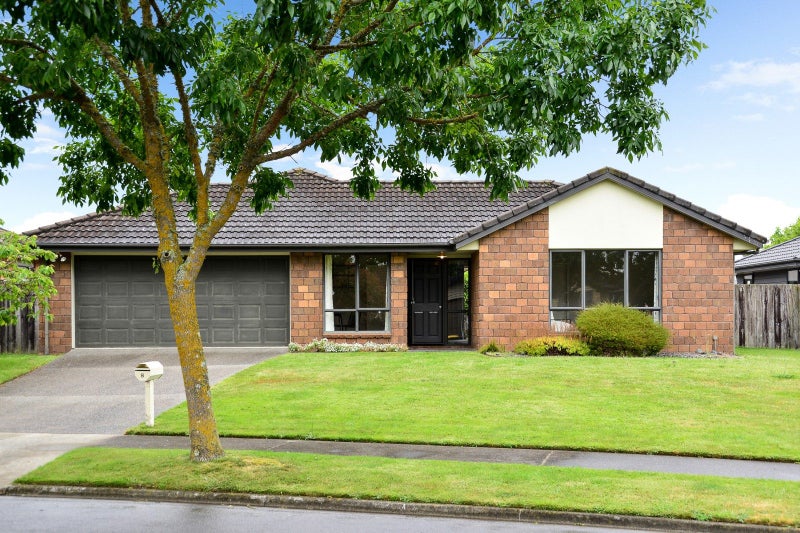 8 Miers Glade, Rototuna North, Hamilton - Carousel 1