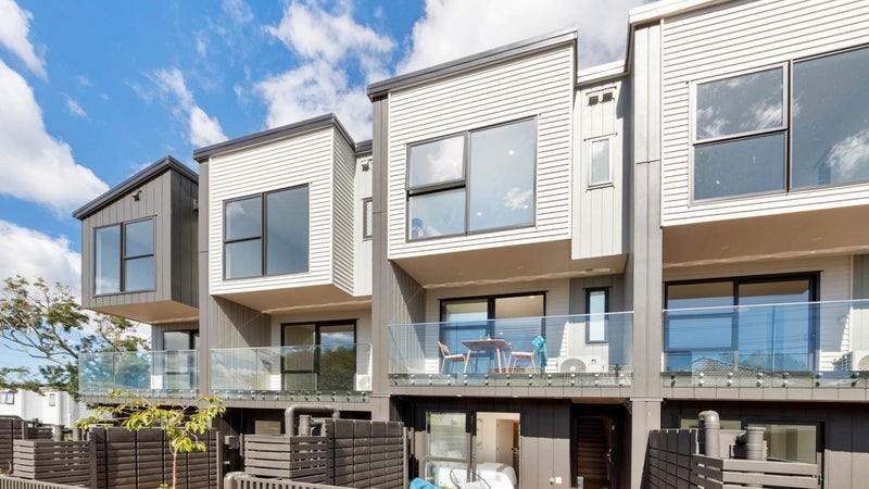 9/26 Buscomb Avenue, Henderson, Auckland - Carousel 1