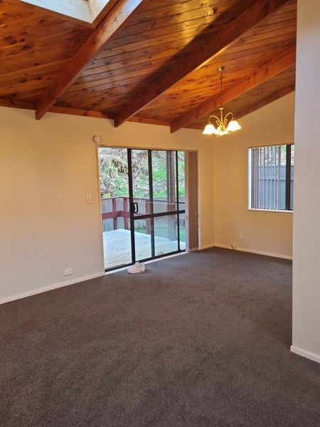 2/31 Camellia Terrace, MAUNGARAKI, LOWER HUTT - Carousel 2