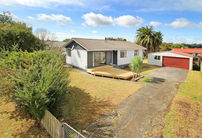 67 Hyperion Drive, Randwick Park, Auckland - Carousel 1