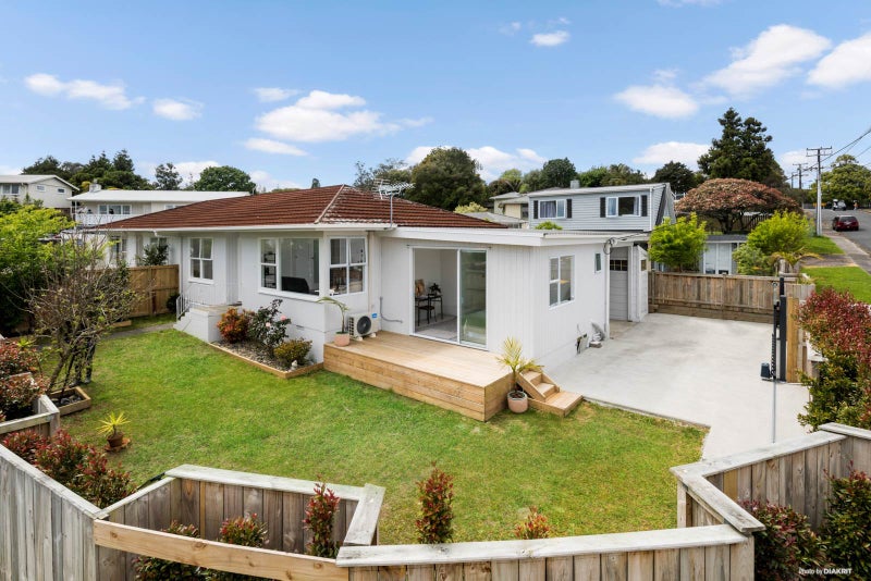 1/11 Tonkin Drive, Sunnynook, Auckland - Carousel 1