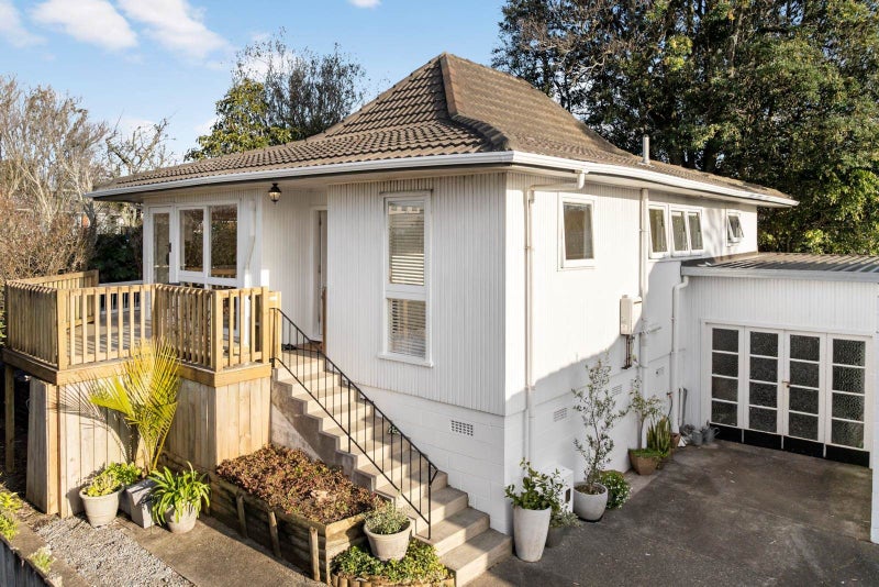 2/89 Diana Drive, Glenfield, Auckland - Carousel 1