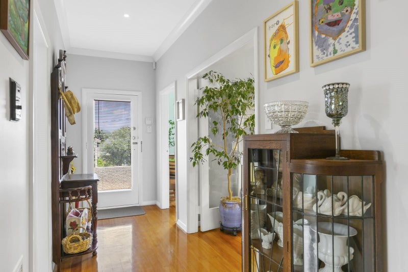 9 Ashleigh Crescent, Miramar, Wellington - Carousel 2