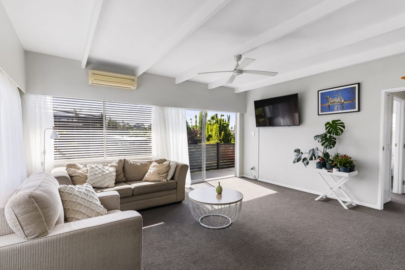 5/18 Bevyn Street, Castor Bay, Auckland - Carousel 2