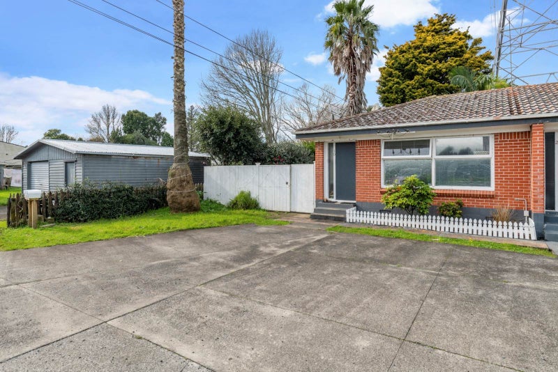 1/10 Lotus Lane, Mangere East, Auckland - Carousel 1