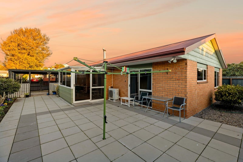 2/31 Charlesworth Street, Woolston, Christchurch - Carousel 1