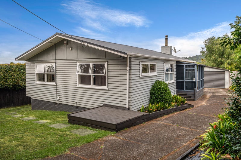 6 Tauhara Street, Green Bay, Auckland - Carousel 2