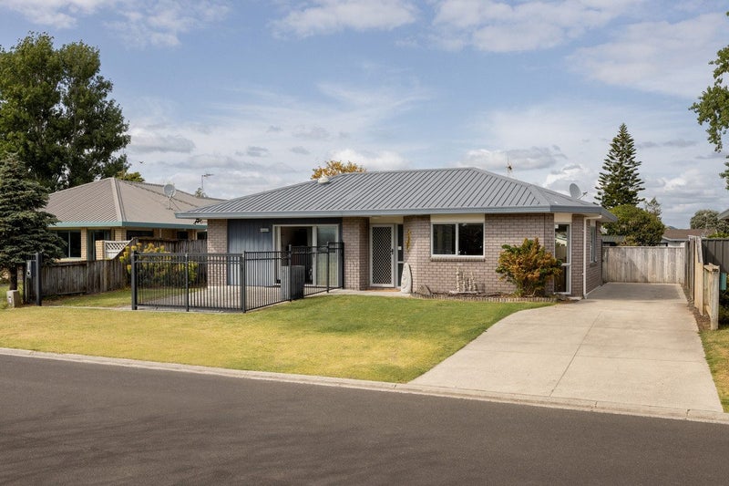10 Webb Place, Papamoa Beach, Papamoa - Carousel 1
