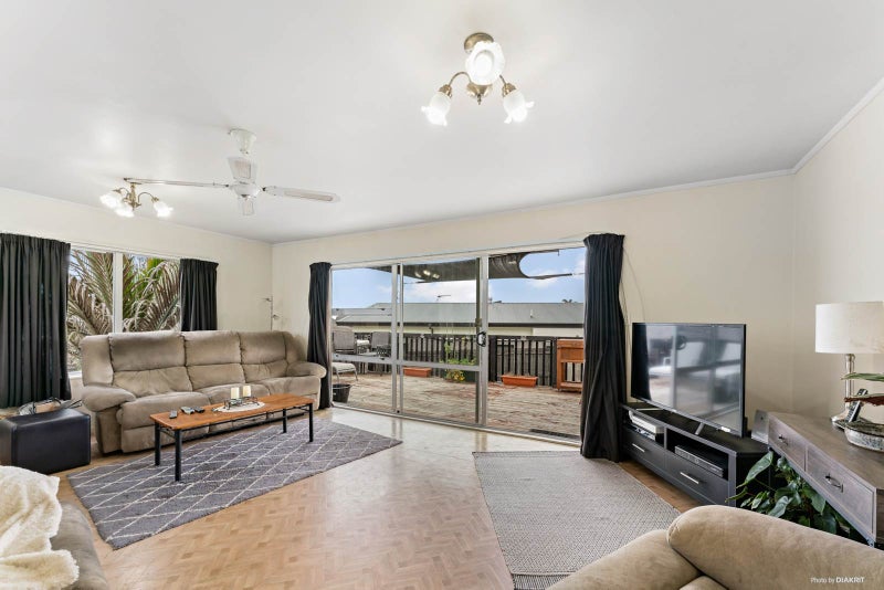 32 Sunningdale Street, Wattle Downs, Auckland - Carousel 2