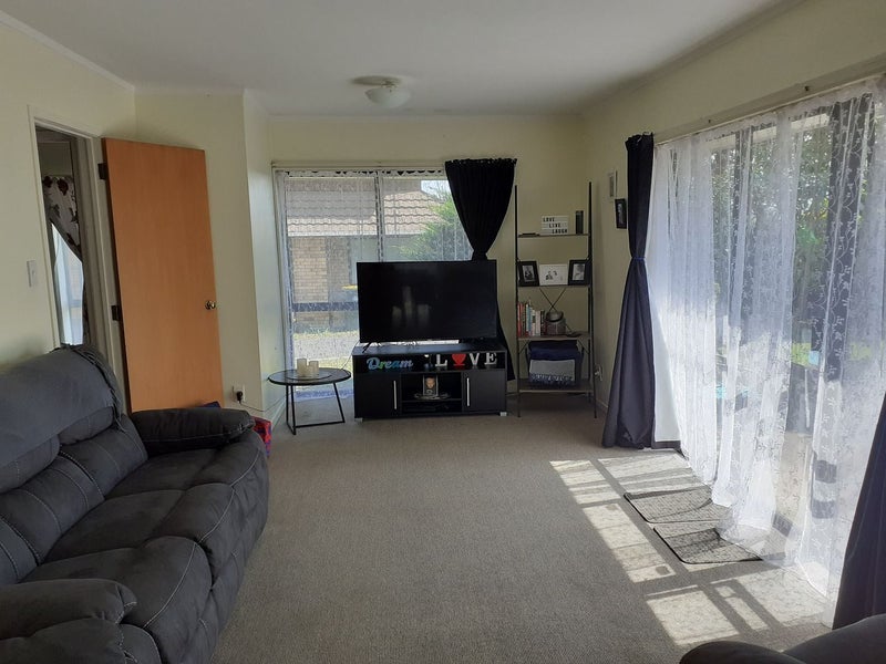 1/133 Whitford Road, Somerville, Manukau - Carousel 2