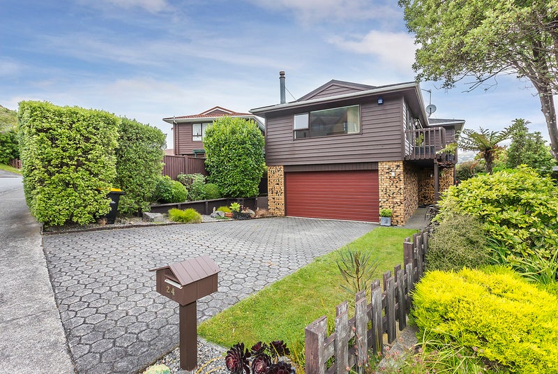 24 Thatcher Crescent, Crofton Downs, Wellington - Carousel 1
