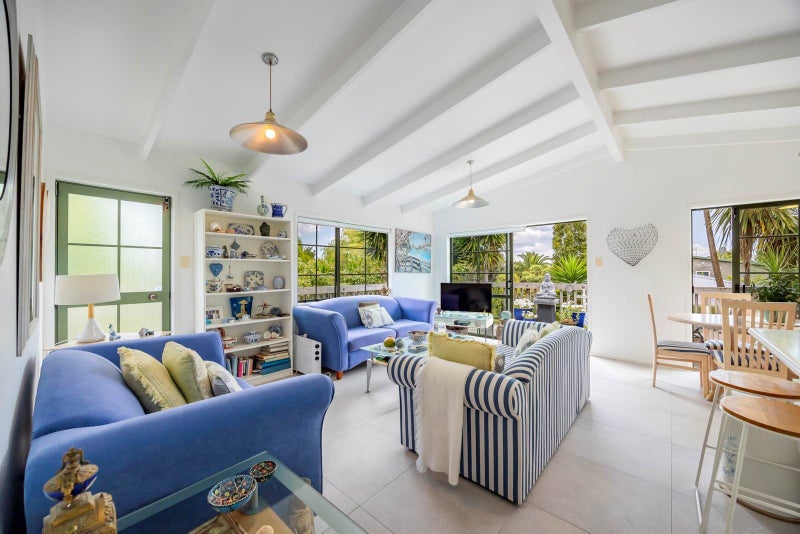 2/92 Coronation Road, Hillcrest, Auckland - Carousel 1