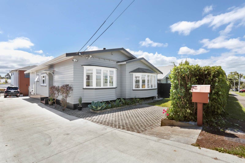 105 Fowlds avenue, Sandringham, Auckland - Carousel 1