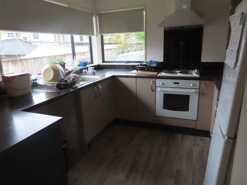 61 De Havilland Drive, Goodwood Heights, Auckland - Carousel 2