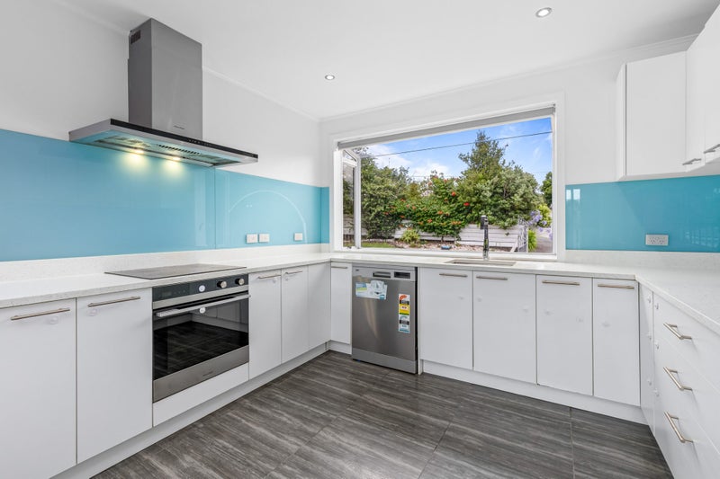 1 Hammond Avenue, Hatfields Beach, Orewa - Carousel 2